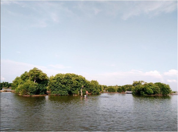 pantai sedari karawang